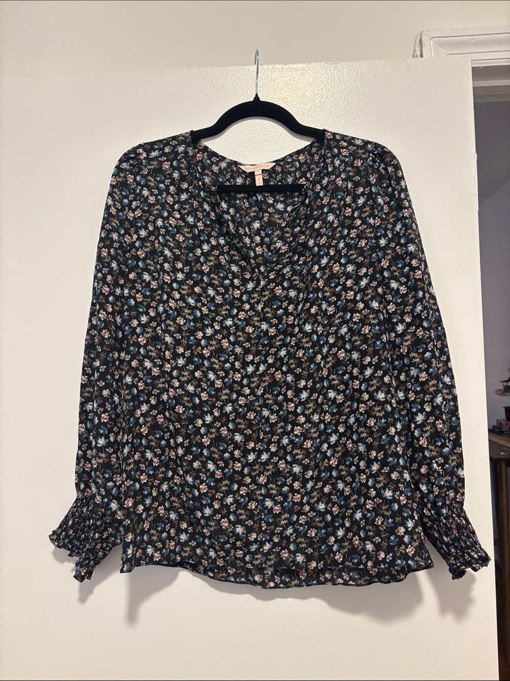 Black Floral V-Neck Long Sleeve Blouse